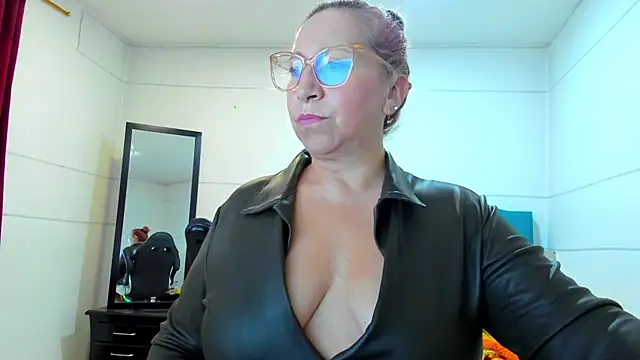 Snapshot of vaalery_sweet chatting on October 4, 9:16 pm vaalery sweet online show from October 4, 9:16 pm