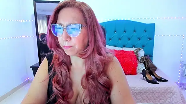 Snapshot of vaalery_sweet chatting on February 11, 7:27 pm vaalery sweet online show from February 11, 7:27 pm