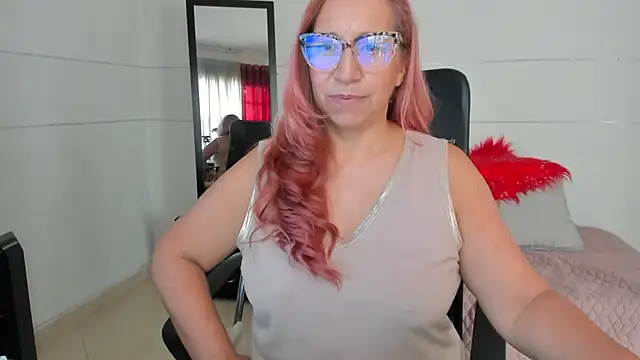 Snapshot of vaalery_sweet chatting on December 13, 6:59 pm vaalery sweet online show from December 13, 6:59 pm