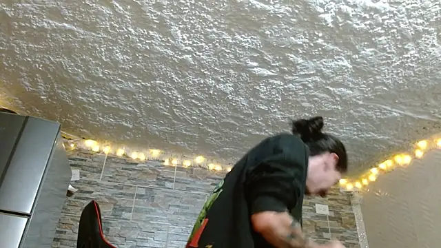 omar alurba online show from April 14, 11:32 pm