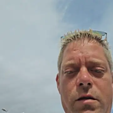 Trucker Hunter online show from February 3, 3:06 pm