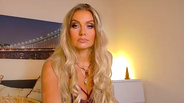 Snapshot of Tinkerbell822 chatting on October 21, 8:03 am Tinkerbell822 online show from October 21, 8:03 am