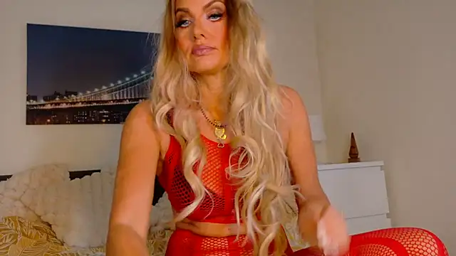 Snapshot of Tinkerbell822 chatting on October 24, 7:40 am Tinkerbell822 online show from October 24, 7:40 am