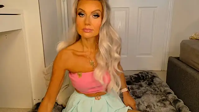 Tinkerbell822 online show from June 14, 7:20 am