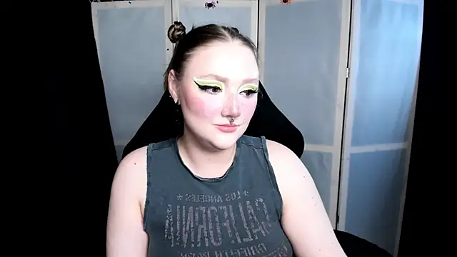 Snapshot of YourDyingBride chatting on November 18, 1:54 am YourDyingBride online show from November 18, 1:54 am