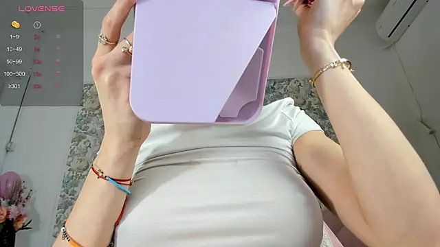 Snapshot of illegal_lorry chatting on March 23, 5:43 am illegal lorry online show from March 23, 5:43 am