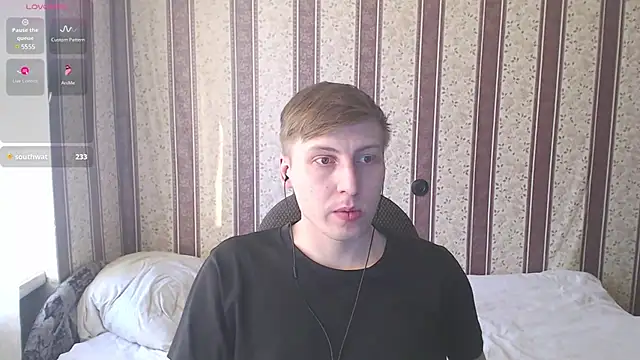 Snapshot of darienlarge chatting on March 22, 3:42 pm darienlarge online show from March 22, 3:42 pm