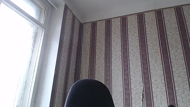 Snapshot of darienlarge chatting on March 17, 2:34 pm darienlarge online show from March 17, 2:34 pm
