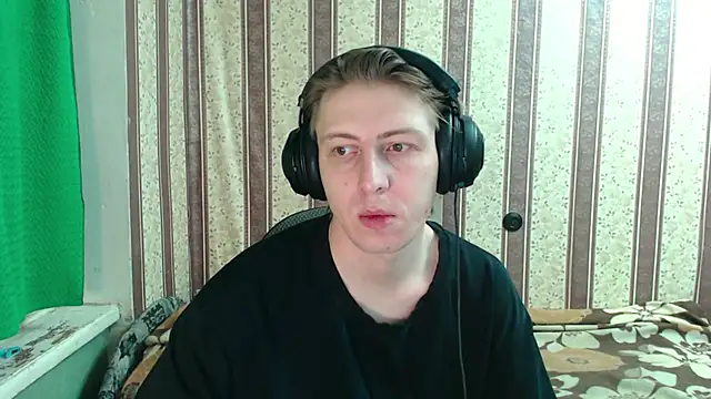 darienlarge online show from October 22, 3:39 am