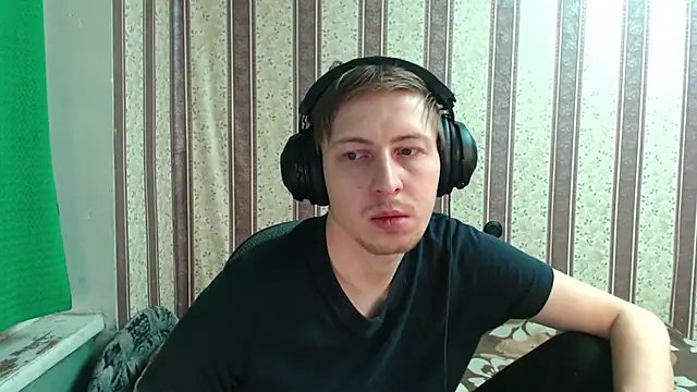 darienlarge online show from October 31, 2:30 am