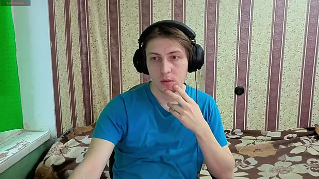 darienlarge online show from December 15, 8:20 am