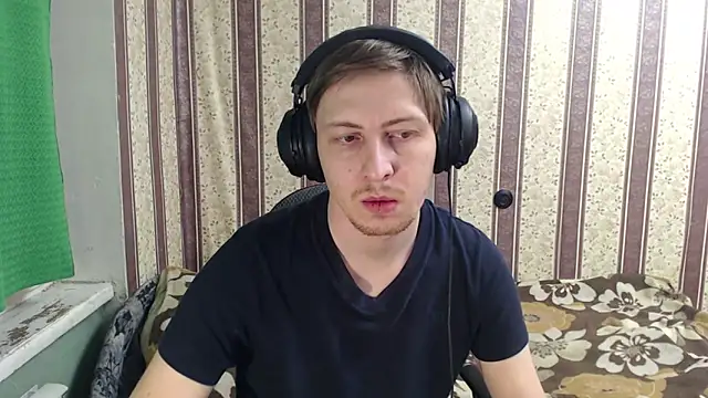 darienlarge online show from November 2, 3:33 am