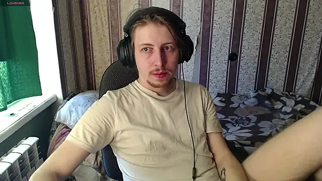 darienlarge online show from October 21, 1:54 pm