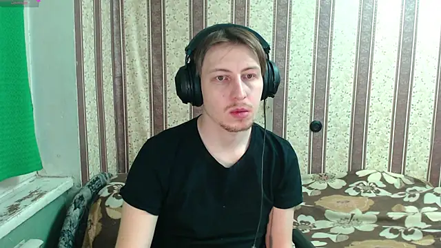 darienlarge online show from November 30, 4:02 am