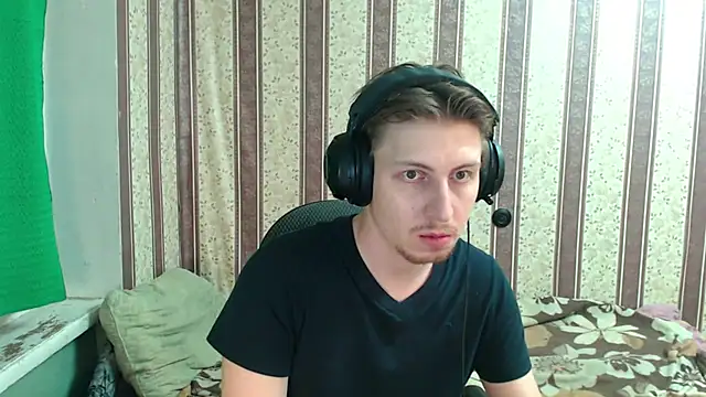 darienlarge online show from November 5, 6:00 pm