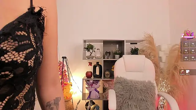 Snapshot of Alexandra_ra chatting on February 15, 12:44 am Alexandra ra online show from February 15, 12:44 am