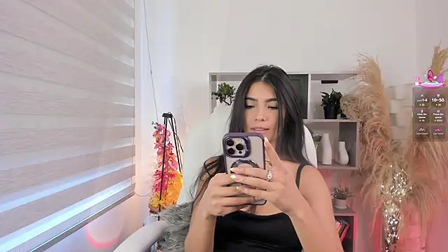 Snapshot of Alexandra_ra chatting on February 13, 9:26 pm Alexandra ra online show from February 13, 9:26 pm