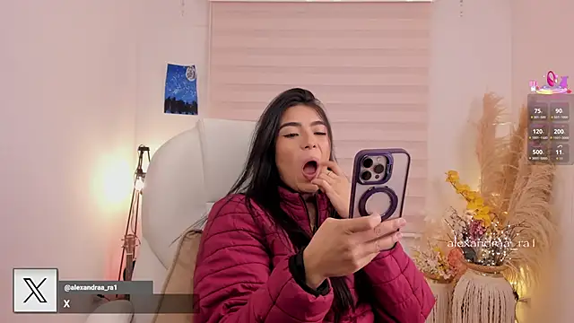 Snapshot of Alexandra_ra chatting on December 15, 11:31 pm Alexandra ra online show from December 15, 11:31 pm