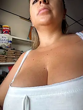 sammyqueenx21 online show from April 14, 11:59 am