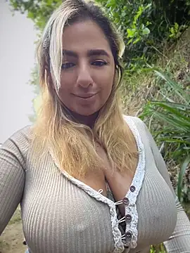 Snapshot of sammyqueenx21 chatting on July 10, 2:39 pm sammyqueenx21 online show from July 10, 2:39 pm
