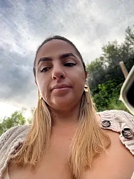Snapshot of sammyqueenx21 chatting on June 17, 11:42 am sammyqueenx21 online show from June 17, 11:42 am