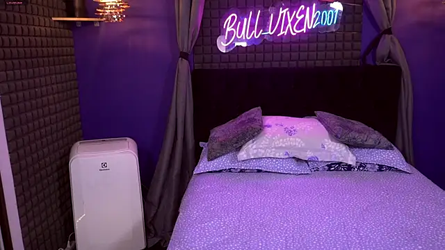 bull vixen2001 online show from June 18, 12:09 am