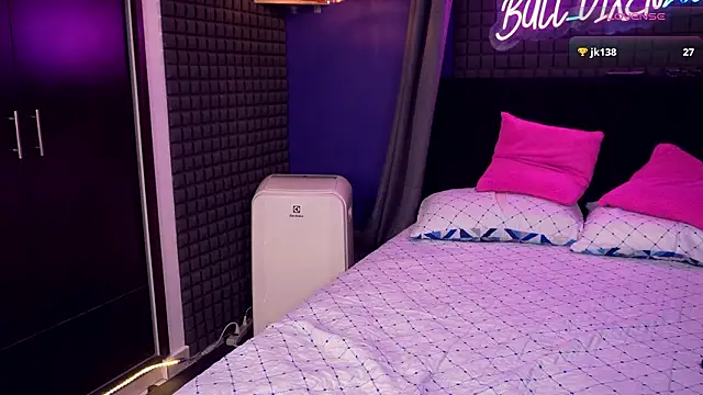 bull vixen2001 online show from March 20, 9:32 am