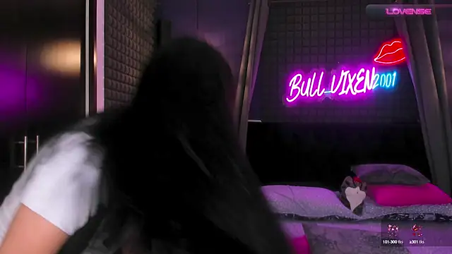 Snapshot of bull_vixen2001 chatting on October 16, 11:24 pm bull vixen2001 online show from October 16, 11:24 pm