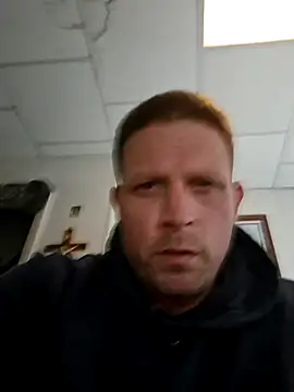 curiouscock38 online show from October 31, 9:43 pm