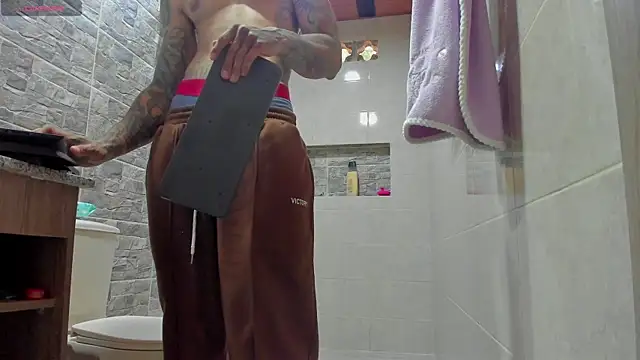 Snapshot of Aron_ford chatting on December 3, 7:13 pm Aron ford online show from December 3, 7:13 pm