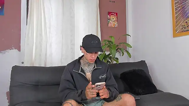 Snapshot of Aron_ford chatting on October 3, 1:12 pm Aron ford online show from October 3, 1:12 pm