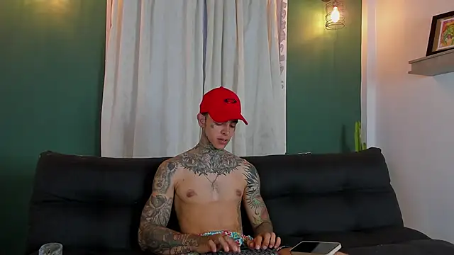 Snapshot of Aron_ford chatting on November 3, 11:14 am Aron ford online show from November 3, 11:14 am