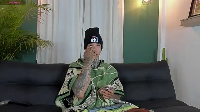 Snapshot of Aron_ford chatting on November 14, 12:20 pm Aron ford online show from November 14, 12:20 pm