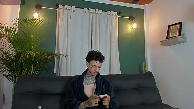 Snapshot of Aron_ford chatting on November 7, 9:58 am Aron ford online show from November 7, 9:58 am