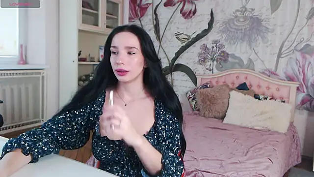 Snapshot of AliciaBow chatting on October 2, 12:08 pm AliciaBow online show from October 2, 12:08 pm
