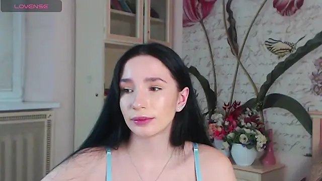 Snapshot of AliciaBow chatting on February 2, 5:04 pm AliciaBow online show from February 2, 5:04 pm