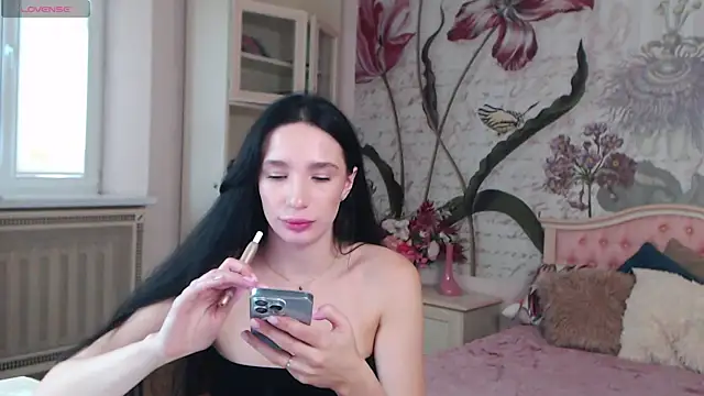 Snapshot of AliciaBow chatting on September 8, 2:27 pm AliciaBow online show from September 8, 2:27 pm