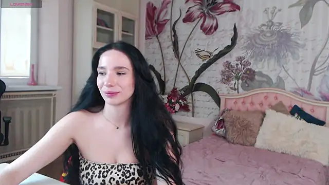 Snapshot of AliciaBow chatting on October 8, 11:56 am AliciaBow online show from October 8, 11:56 am