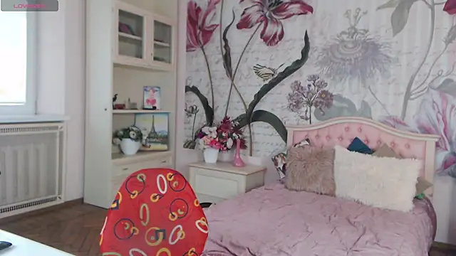 Snapshot of AliciaBow chatting on September 26, 12:56 pm AliciaBow online show from September 26, 12:56 pm