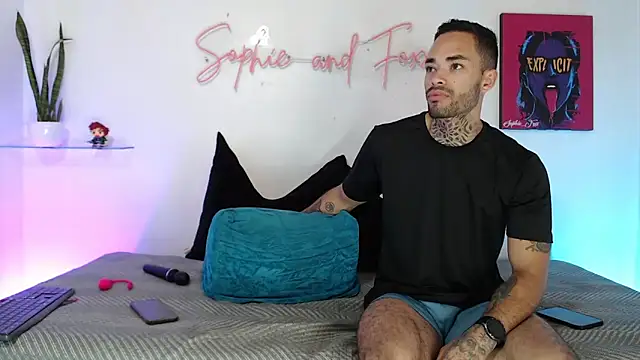 SophieFoxx17 online show from November 6, 1:09 am