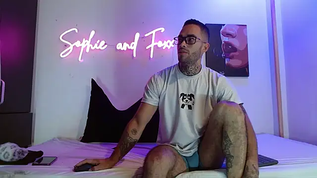 Snapshot of SophieFoxx17 chatting on July 2, 12:00 pm SophieFoxx17 online show from July 2, 12:00 pm