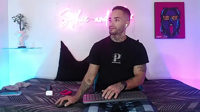 SophieFoxx17 online show from February 5, 1:01 am