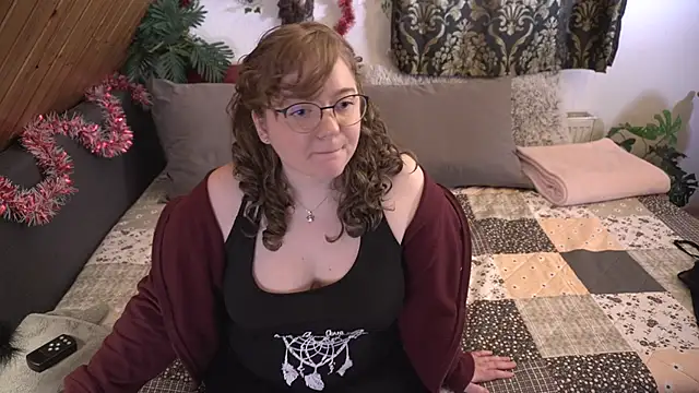 Snapshot of TessaWinter chatting on December 13, 4:49 pm TessaWinter online show from December 13, 4:49 pm