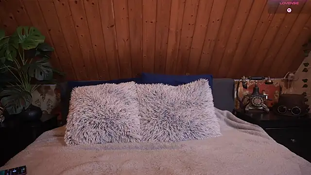 Snapshot of TessaWinter chatting on November 2, 3:17 pm TessaWinter online show from November 2, 3:17 pm