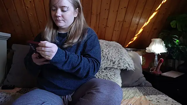 Snapshot of TessaWinter chatting on February 17, 3:11 pm TessaWinter online show from February 17, 3:11 pm