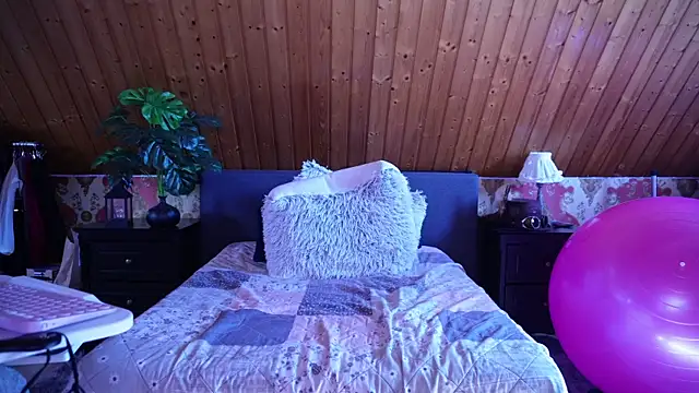 Snapshot of TessaWinter chatting on September 20, 10:09 am TessaWinter online show from September 20, 10:09 am