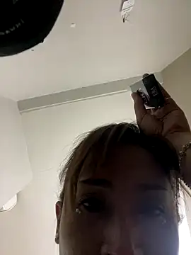 Snapshot of Sanieku chatting on January 5, 7:28 pm Sanieku online show from January 5, 7:28 pm