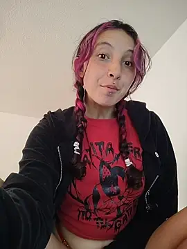  Laary online show from April 27, 9:57 pm