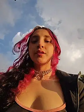 Snapshot of _Laary chatting on November 22, 9:57 pm Laary online show from November 22, 9:57 pm