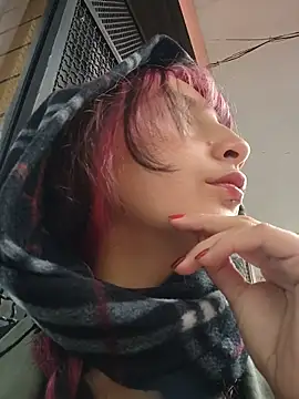  Laary online show from December 18, 8:23 pm